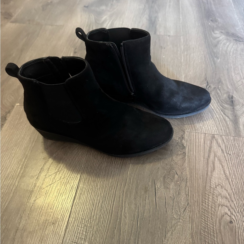 AEROSOLES Black Ankle Booties